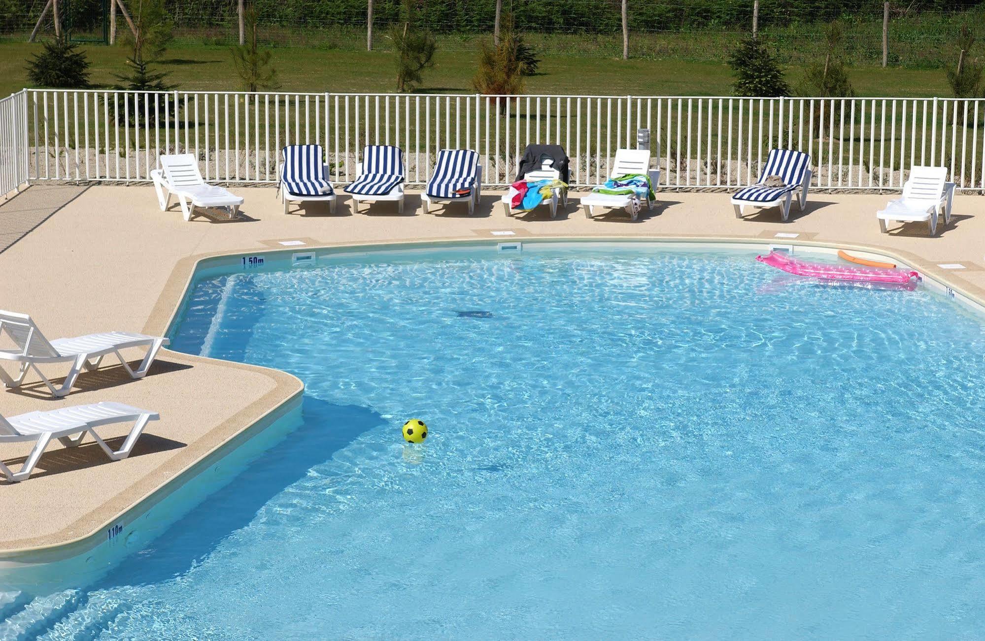 Residence Nemea Les Roches Сен-Поль-де-Леон Экстерьер фото